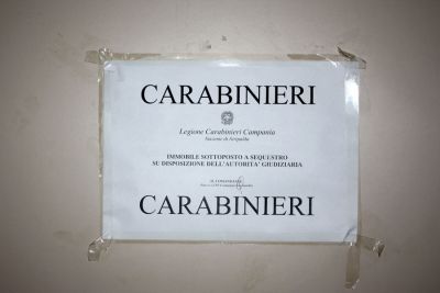 In attesa dei risultati dell'autopsia i magistrati hanno disposto il sequestro dell'appartamento