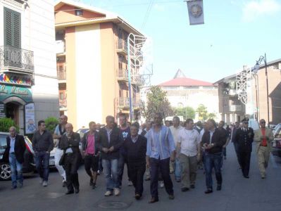 Il corteo per le strade