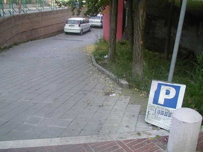 Da tre mesi il parcheggio è incustodito